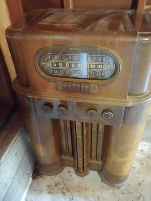 Old Radio.jpg